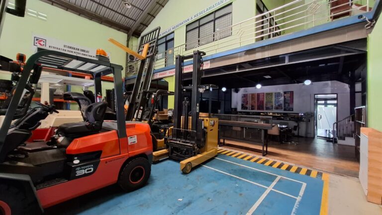 Pusat Forklift Bekas